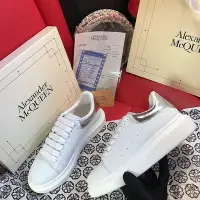 在飛比找Yahoo!奇摩拍賣優惠-【熱賣精選】Alexander McQueen 麥昆夜光小白