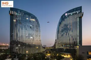 HUALUXE Xiamen Haicang - IHG