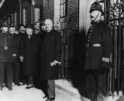 Ramsay Macdonald Britains first Labour Prime Minister leaves Downin- Old Photo
