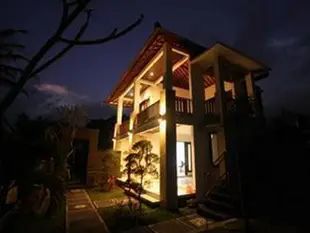 玉里亞蒂庫圖赫房子別墅Yuliati House Villa Kutuh