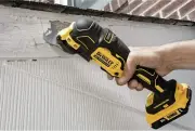 Cordless Brushless Oscillating Multi Tool ATOMIC 20V MAX - Tool only (DCS354B)