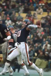 Bobby Douglas Chicago Bears drops back to pass v the San Francisc- 1974 Photo 6