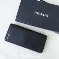 在飛比找蝦皮商城精選優惠-[現貨] PRADA 皮夾 立體銀LOGO防刮拉鍊長夾 80