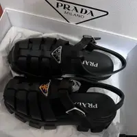 在飛比找蝦皮購物優惠-Prada2023女款羅馬涼鞋包頭鏤空編織a字扣厚底復古拖鞋