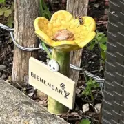 Garden Balcony Bee Insect Drinking Cup Resin Beekeeping Flower Drinker kit SW