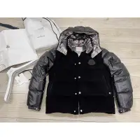 在飛比找蝦皮購物優惠-售出Moncler 羽絨外套 台灣專櫃購入 原價61200