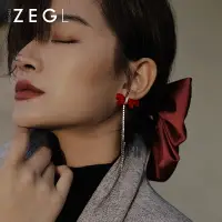 在飛比找樂天市場購物網優惠-ZEGL設計師紅色蝴蝶結耳釘女秋冬流蘇耳環耳夾無耳洞過新年耳