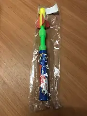FOAM ROCKET LAUNCHER 28CM PLASTIC ASSORTED COLOURS TOY NOVELTY PUMP SHOOT FLY
