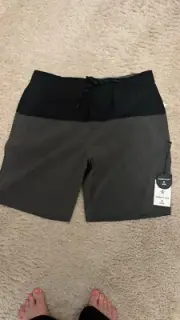 Kenneth Cole Mens Active Performance 8” Shorts Lightweight Stretch Black Gray M