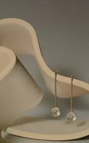 [Cyril] 46˚ 14K Yellow Gold Quartz Earrings