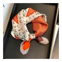 在飛比找momo購物網優惠-【Jun Jun】蠶絲小方巾 絲巾 領巾 53x53cm(佳