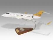 Bombardier Global Express XRS Desk Wood Airplane New Model Small Scale 1/100