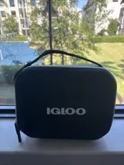 New Igloo Modern Lunch/Cooler Bag Fully Insulated Interior Mesh Pocket- Black