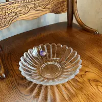 在飛比找蝦皮購物優惠-◆ 日本 SOGA 復古 花形 玻璃盤 玻璃碗 老物 擺飾 