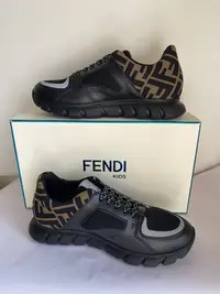 在飛比找Yahoo!奇摩拍賣優惠-全新 Fendi  FF logo-print leathe