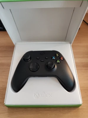 Microsoft Xbox Wireless Controller Carbon Black + USB-C Cable