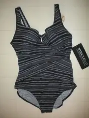 MIRACLESUIT Black No Static At All Escape 1 PC Underwire Swimsuit Sz 8 NWT