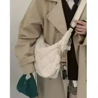 在飛比找樂天市場購物網優惠-尼龍帆布包包女2023新款潮時尚韓國菱格托特包百搭大容量斜背