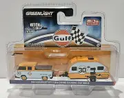 Greenlight 1:64 Hitch & Tow Die-Cast 1968 Volkswagen Crew Cab Trailer Gulf