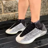 在飛比找Yahoo!奇摩拍賣優惠-Adidas愛迪達Yeezy Basketball “Qua