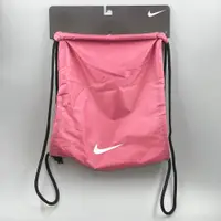 在飛比找蝦皮購物優惠-NIKE 粉色束口背包 運動輕巧包 33.5*34cm