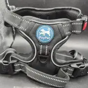 PoyPet No Pull Dog Harness No Choke Front Clip Dog Reflective Harness Black Med