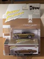 JOHNNY LIGHTNING 1970 OLDSMOBILE 442 CONVERTIBLE GOLD WITH STORAGE TIN MINT