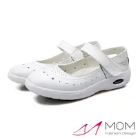 在飛比找momo購物網優惠-【MOM】全真皮舒適沖孔透氣魔鬼粘娃娃鞋型彈力氣墊護士鞋(白