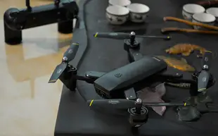 無人機 航拍機 超長續航 無人機 航拍 高清 專業飛行器 折疊四軸遙控直升飛機 耐摔 航模 (6.6折)