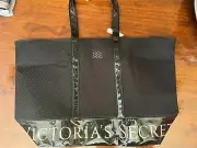 VICTORIA’S SECRET Spellout Mesh Weekender Tote Bag Summer Black Zipper Close