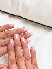 [Bianco Sue] Press-On Nails | Soft Nude Pink Short Round False Nails, Reusable Stick-On Fake Nails with Adhesive Tabs and Glue | Salon-Grade Quality | Transparent Storage Box | 15 Sizes - 30 Nail Kit
