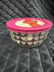 Pyrex 4 Cup Storage Valentines Day White Pink Hearts NEW