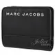 【全新現貨 補15個】茱麗葉精品 MARC JACOBS 馬克賈伯 壓印LOGO粒紋防刮扣式短夾.黑現金價$2,380