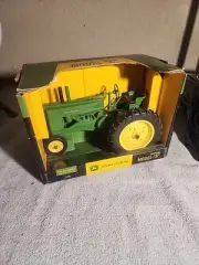 ERTL John Deere Die Cast Toy Tractor Model A