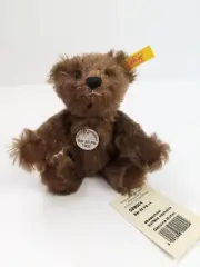 1902 Replica Bar 55 PB Steiff 6” Bear with Button Tag and Booklet #029004