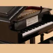 Model piano miniatur instrumen keyboard dekoratif mini tuts hitam dan putih