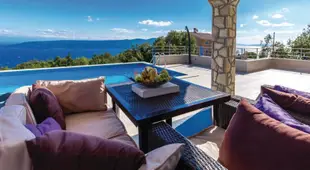 VillaBlu2 Doppelhaushalfte Fantastic Seaview, Pool, Jacuzzi