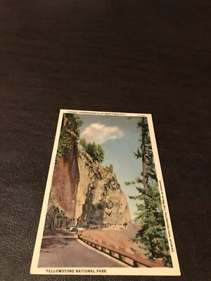 VINTAGE UNPOSTED POSTCARD - OVERHANGING CLIFF - YELLOWSTONE NATIONAL PARK