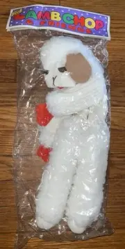 NEW NOS vintage SHARI LEWIS LAMB CHOP 17” Plush Stuffed Animal Sealed 1993