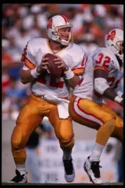 Quarterback Trent Dilfer Tampa Bay Buccaneers looks downfield f- 1995 Old Photo
