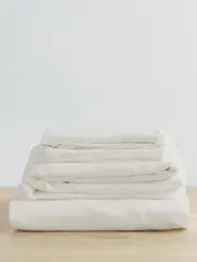CULTIVER | Linen Sheet Set with Pillowcases in Ivory | The UNDONE