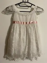 在飛比找Yahoo!奇摩拍賣優惠-極新 二手 料子好 安妮公主 洋裝 花童 畢業典禮 禮服 蓬