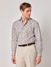 Hawes & Curtis White & Brown Ditsy Leaves Slim Curtis Shirt Size: Medium