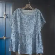 NWT "DRESSIN" WOMENS SKY BLUE WITH WHITE FLOWERS SHORT SLEEVE BLOUSE SIZE 0XL