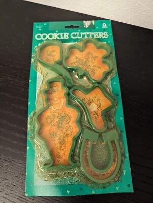 Vtg Amscan St Patty's Day Cookie Cutters Coupe-Biscuits Plastic 5 Pieces -NEW