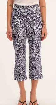 Tahari White Navy Blue Floral Crop Flare Stretch Pants size Large NWT MSRP $58