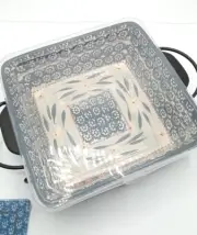 Insulated Carry Tote Bag Plus 2 Qt Casserole W/rack Trivet Temptations Old World