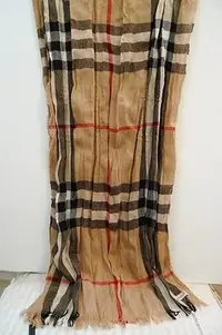 在飛比找Yahoo!奇摩拍賣優惠-全新 Burberry Giant Check Scarf 