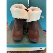 New Clarks Brown Suede Fur Lined Bendable Boot Women’s 8.5 Mobwife Dark Academia