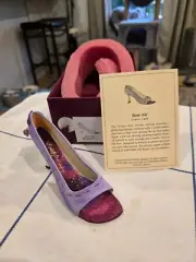 Just the Right Shoe, Bow Me. box w/coa
